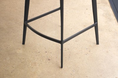 cotswold-boucle-stool-range-leg-detail