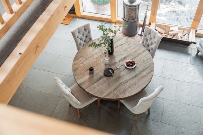 round oak dining table