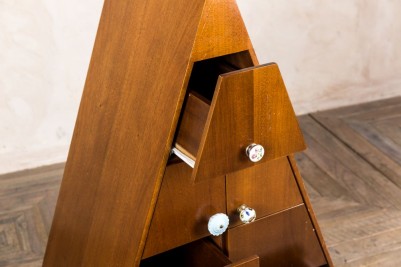 triangle-open-drawers