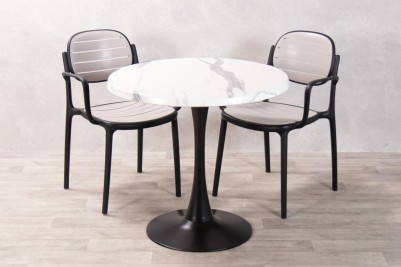 white-marble-table-with-light-grey-florida-chairs
