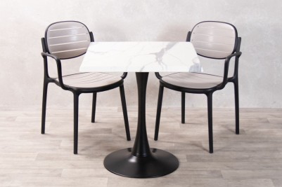 white-marble-table-with-light-grey-florida-chairs