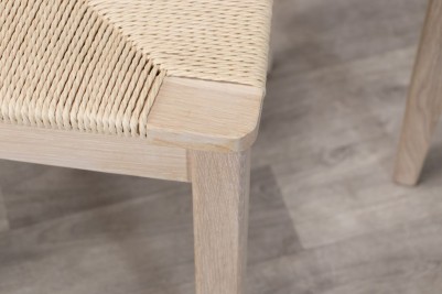 seagrass-seat-detail-and-leg