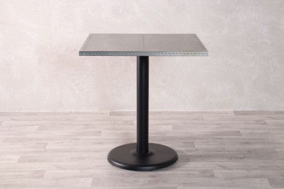 round-base-table